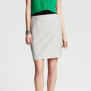 EUC banana republic tweed skirt size 2